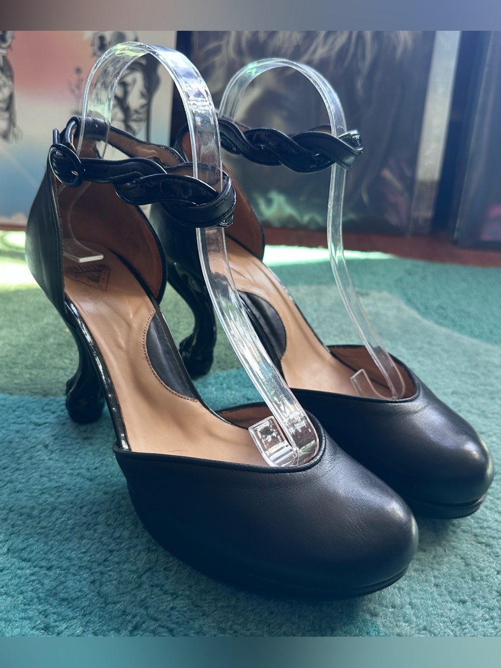 Fluevog NEARLY NEW Queen Transcendent Nefertiti black ball/claw heel- 10.5 (10)